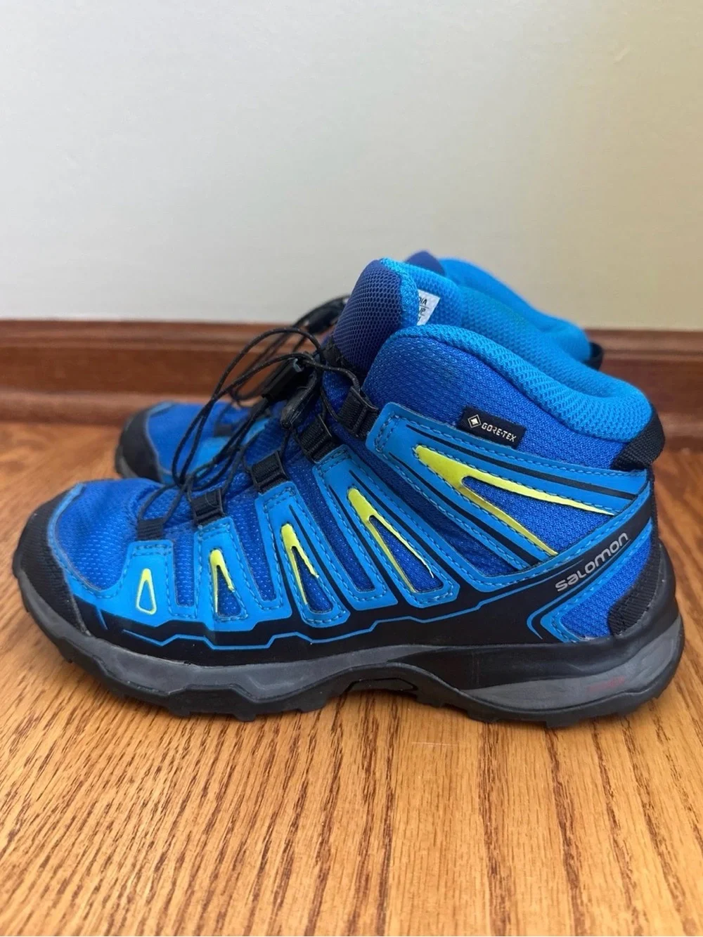 Salomon Hiking Shoes Kids Size 2 X-Ultra GTX